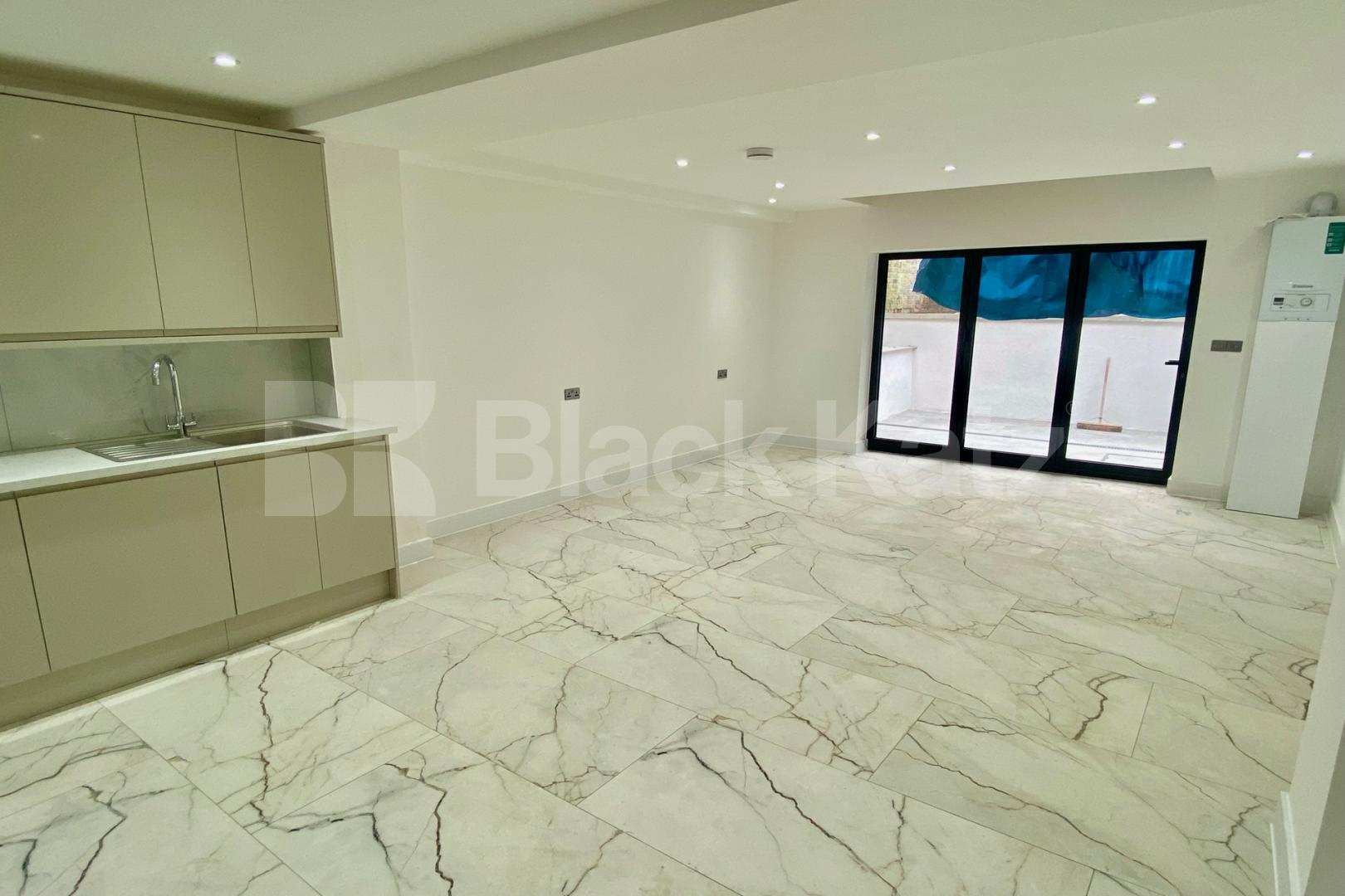 Huge one bedroom split level, newly refurbished apartment with private garden Old Kent Road, Bermondsey / Elephant and Castle